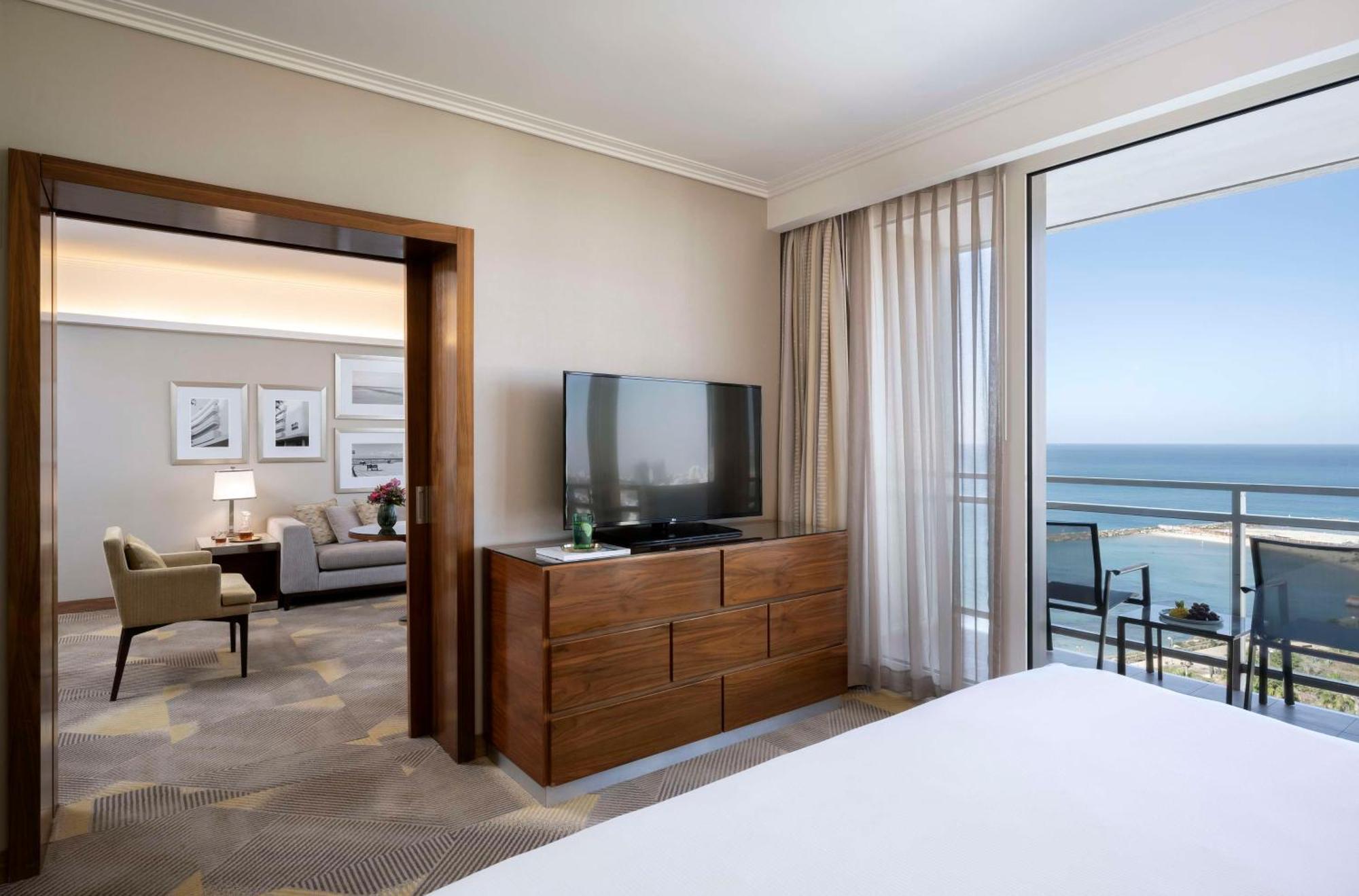 Executive Plaza King Suite with Sea View