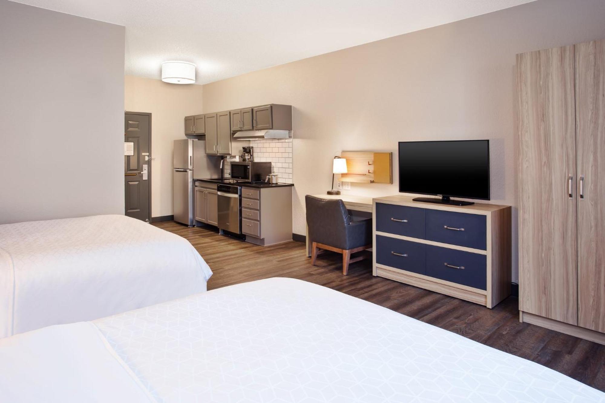 Studio Queen Suite with Two Queen Beds and Mobility Accessible Transfer Shower