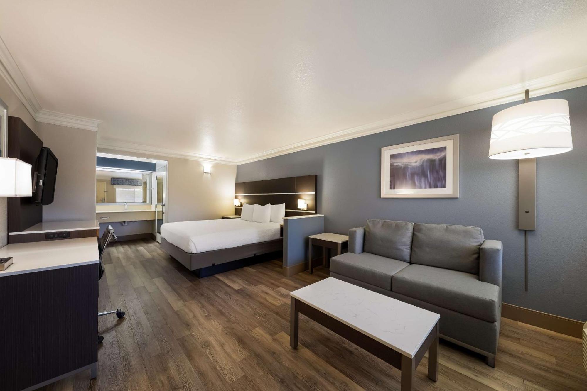 King Room - Non-Smoking