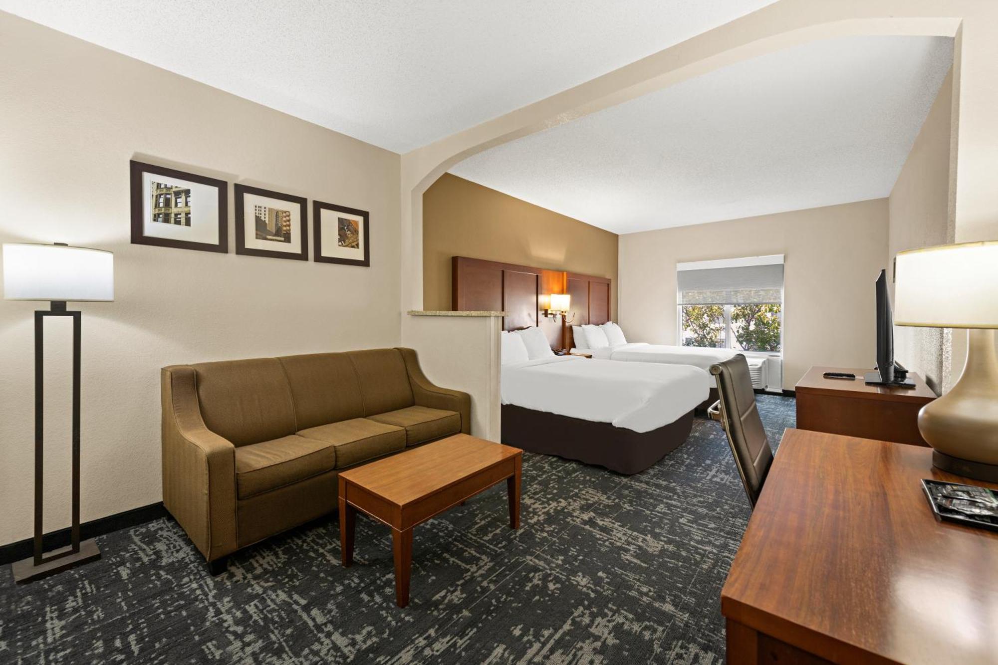 Queen Suite with Two Queen Beds - Non Smoking