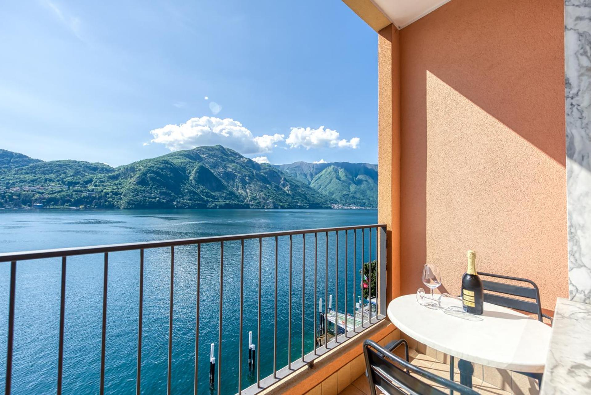 Camera Matrimoniale con Vista Lago e Balcone