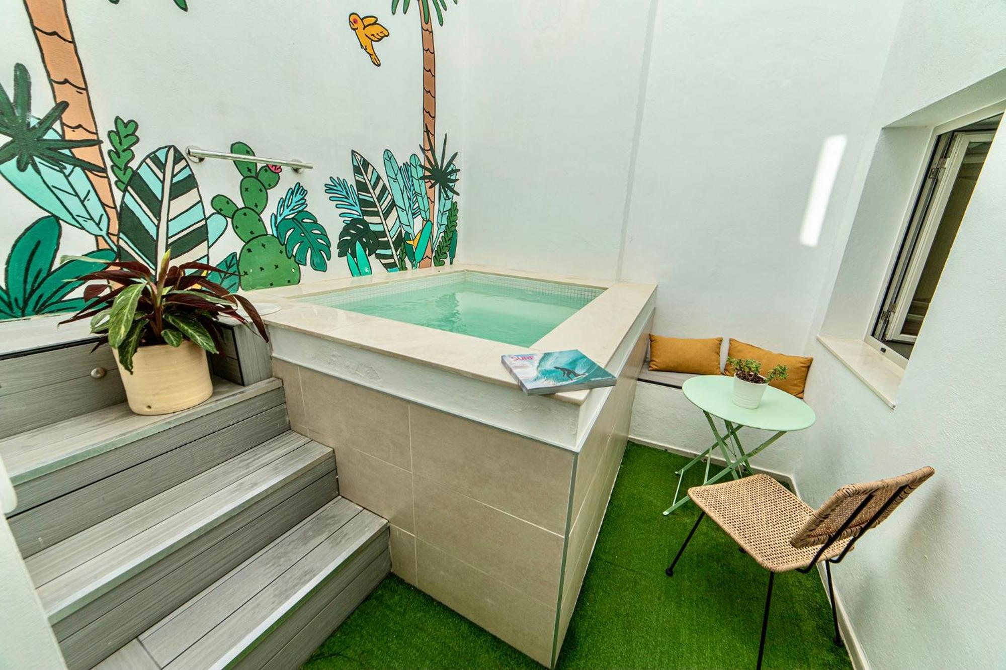 Apartment with Private Pool and Patio,1074185311:JPEG