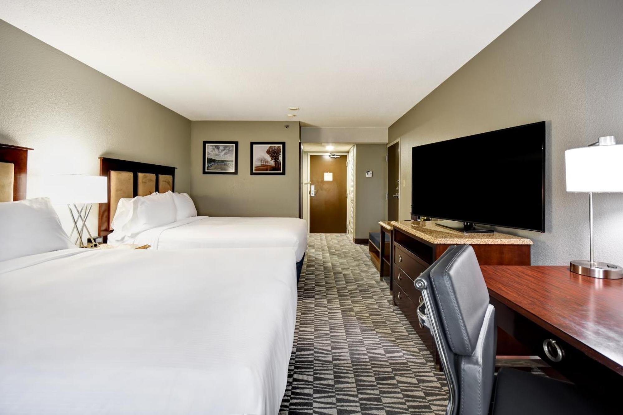 Queen Room with Bath Tub - Mobility Access/Non-Smoking