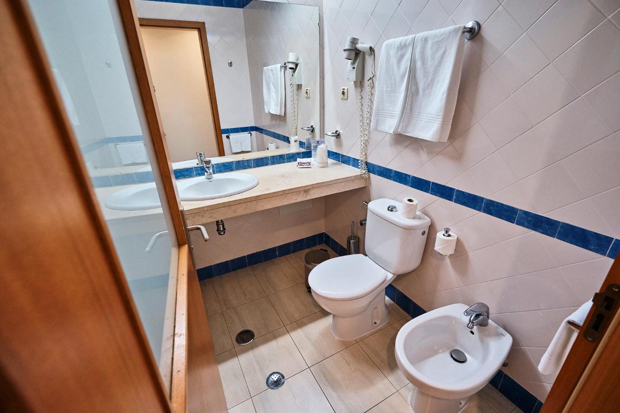 Double or Twin Room,1541501005:JPEG