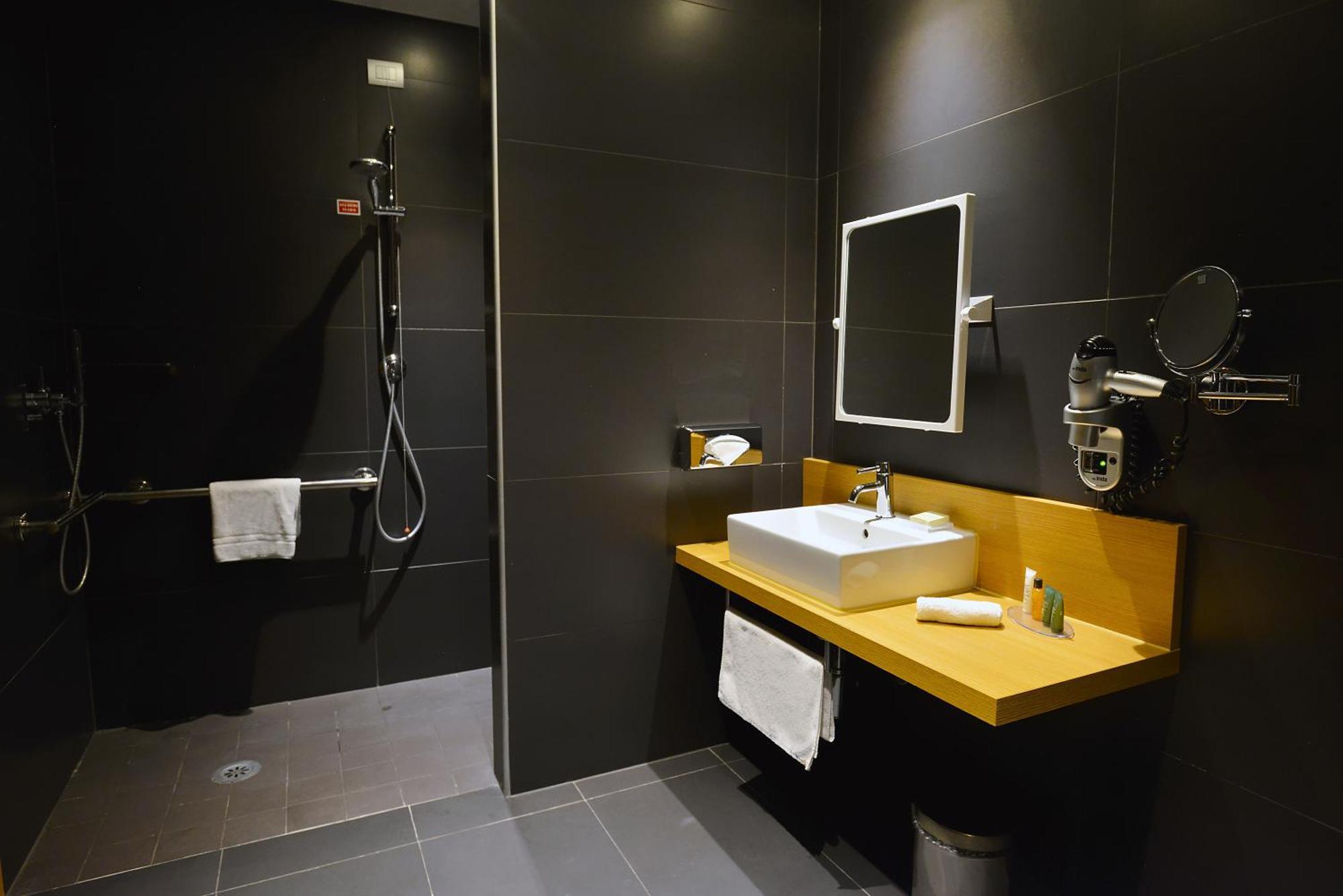 King Room Mobility Accessible,1541637382:JPEG