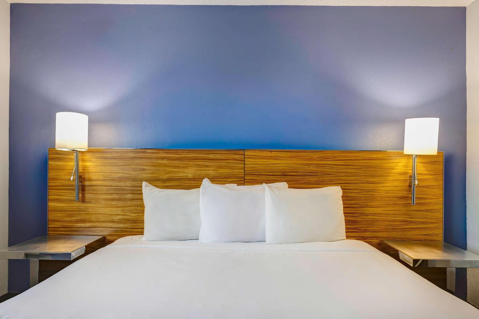 King Room - Disability Access - Non-Smoking