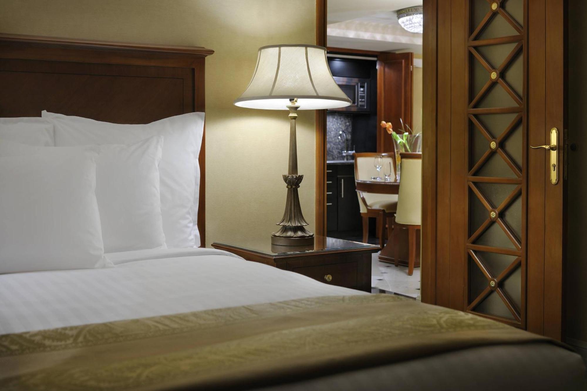 Diplomatic Suite met 1 Kingsize Bed en Balkon