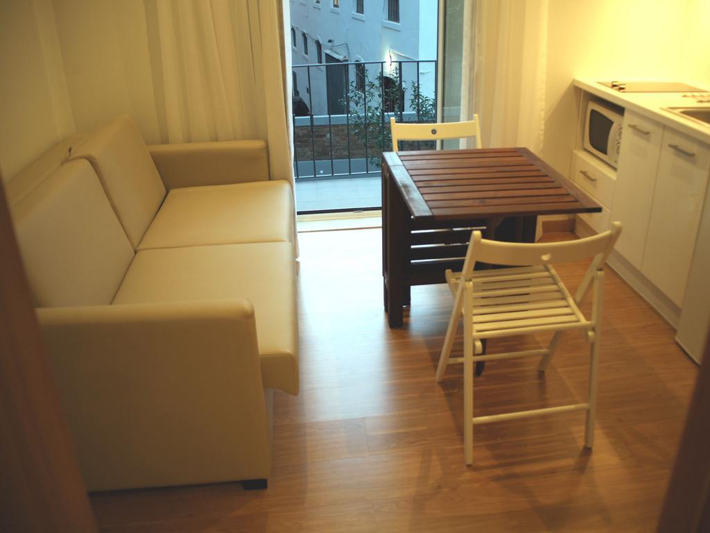 Apartamento de 1 Quarto com Varanda