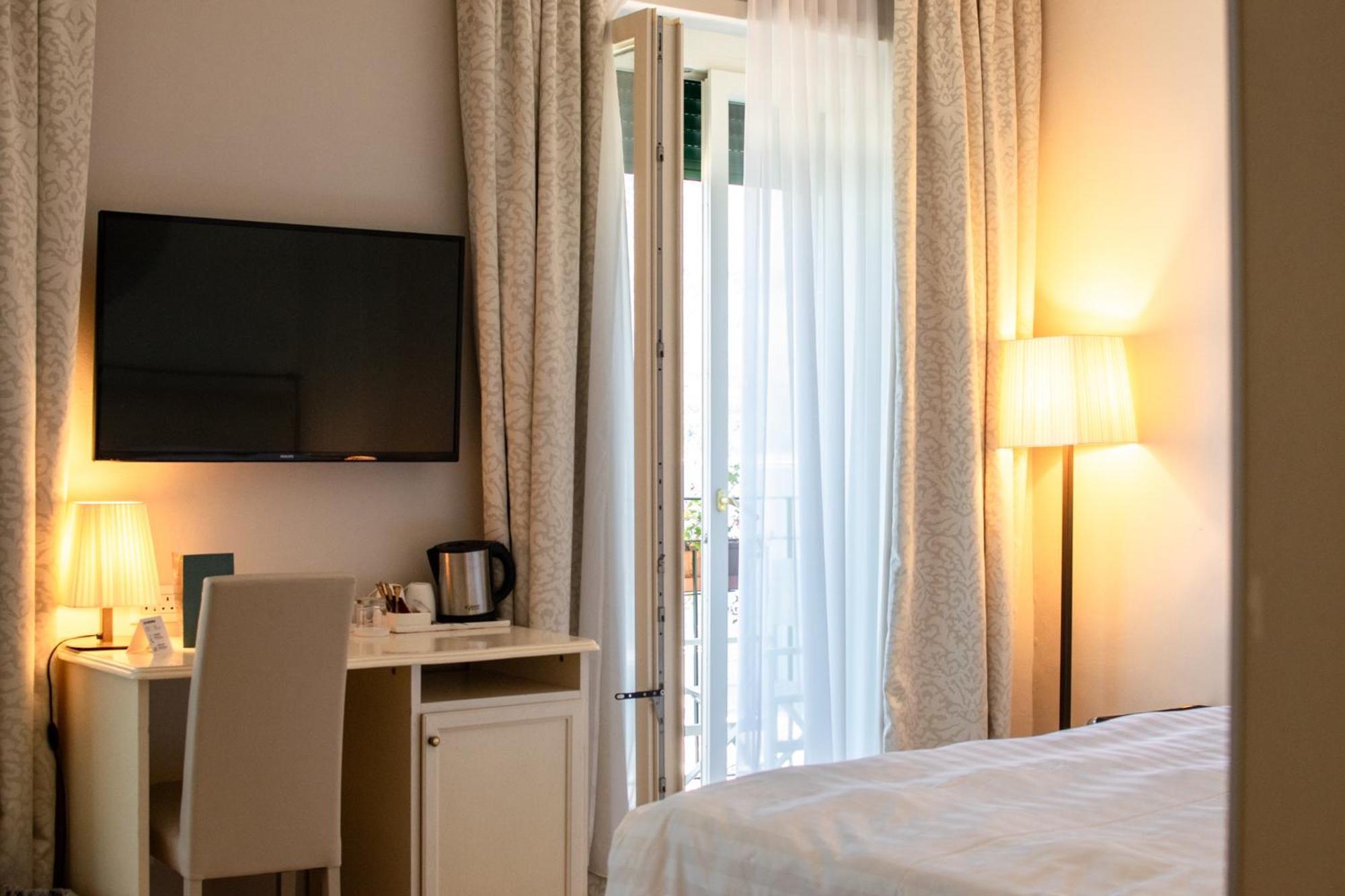 Deluxe Double or Twin Room Lake View,1545144397:JPEG