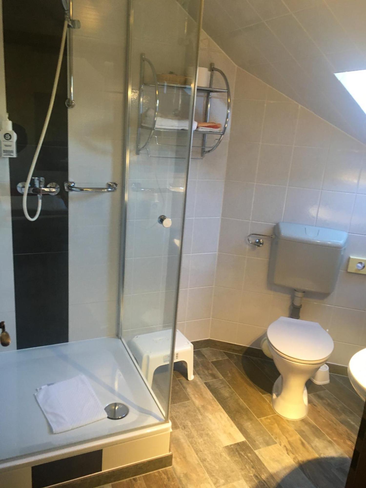 Single Room,1545204064:JPEG