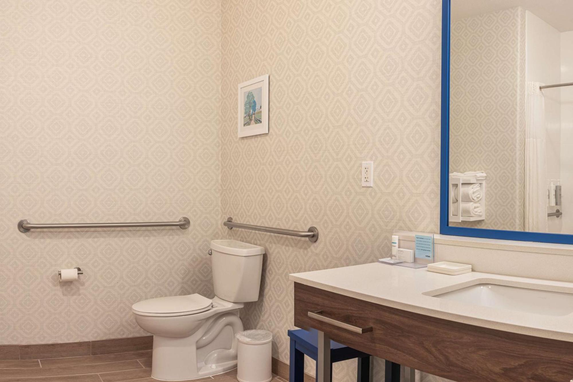 Queen Room with Two Queen Beds - Mobility and Hearing Access/Non-Smoking