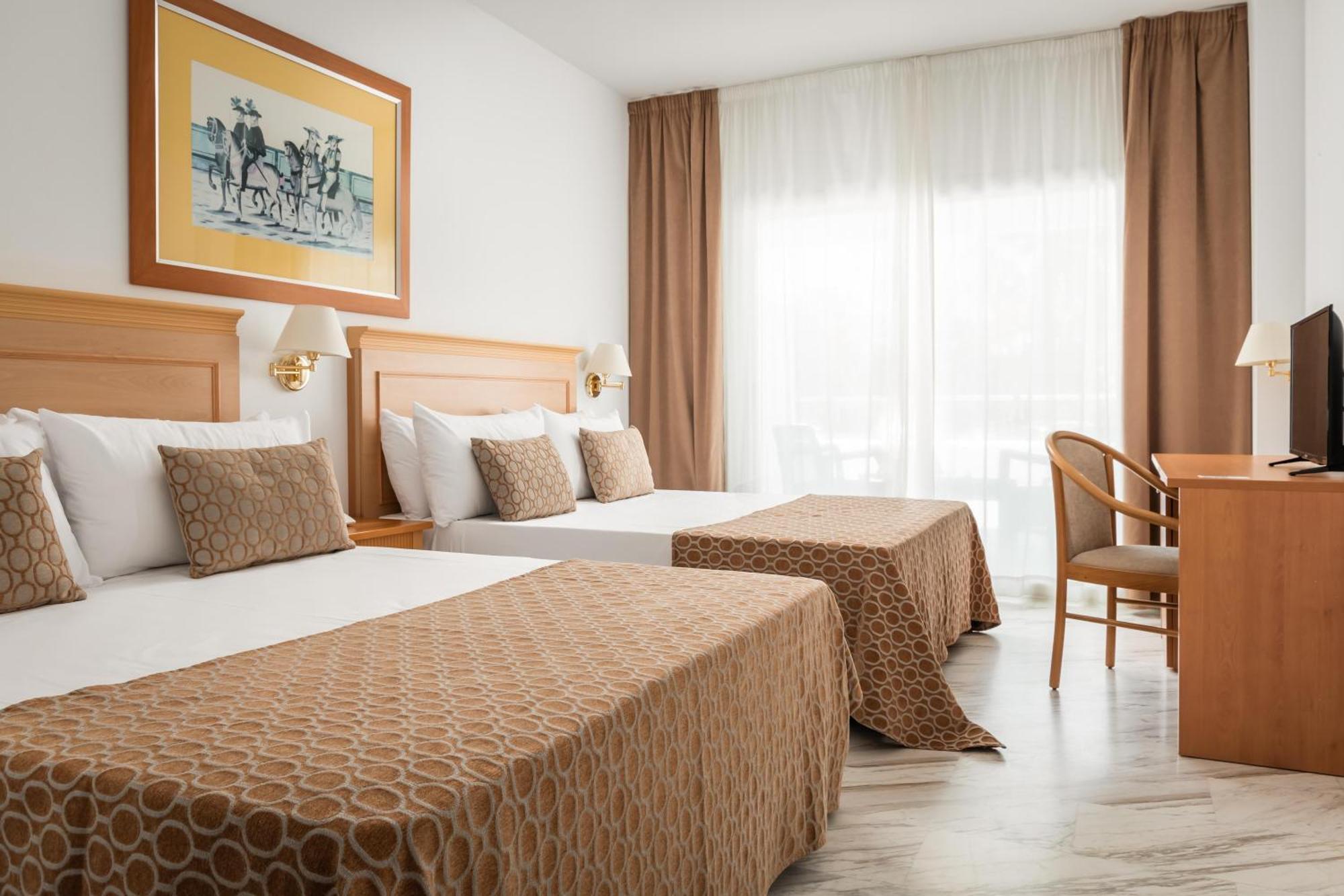 Quadruple Room (2 Adults + 2 Children),1546425175:JPEG
