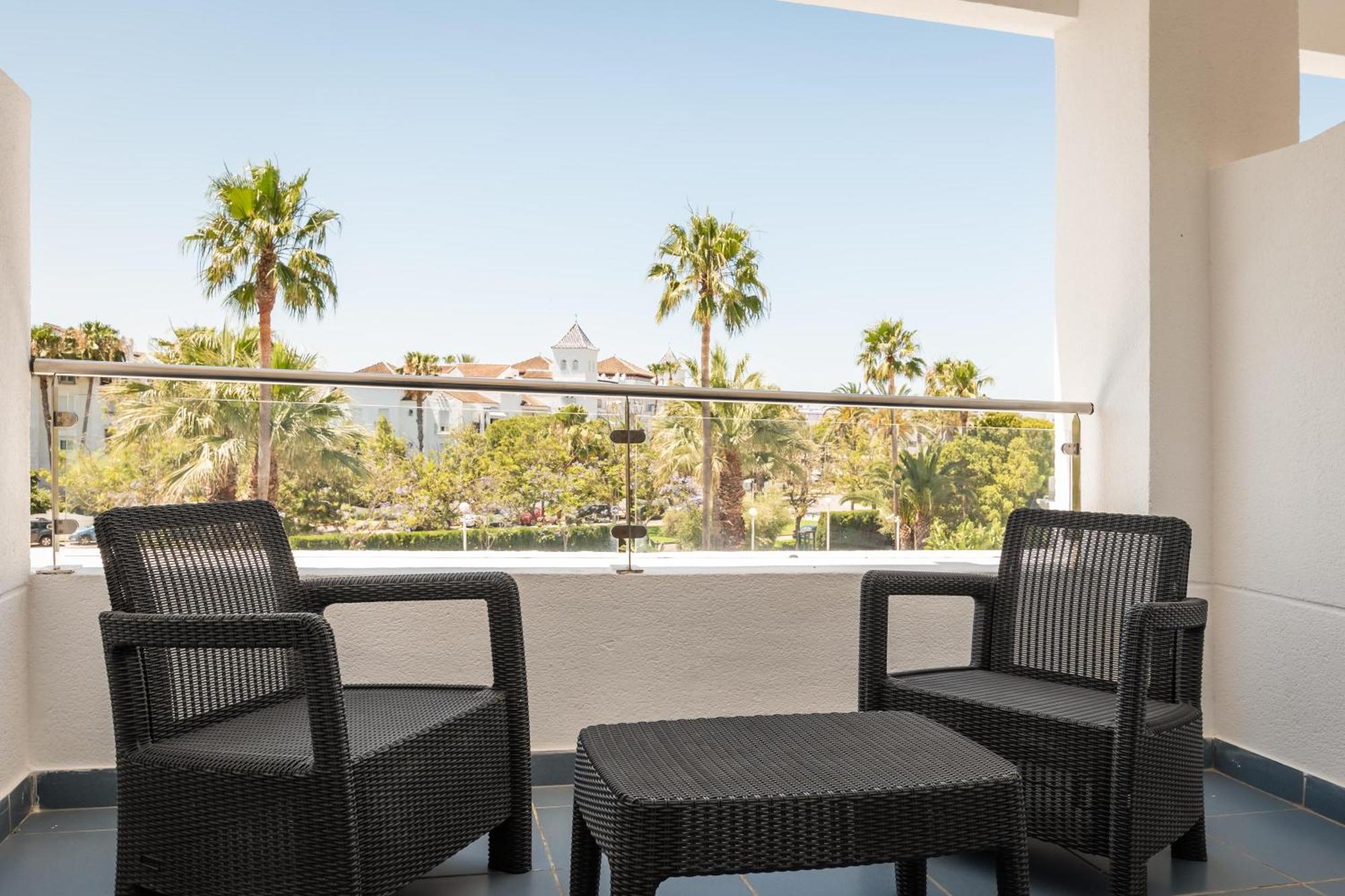 Double Room with Extra Bed (2 Adults + 1 Child),1546425100:JPEG