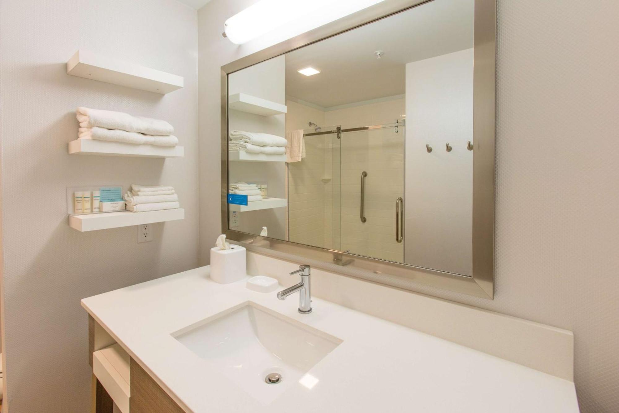 Queen Room with Two Queen Beds - Hearing Access/Non-Smoking