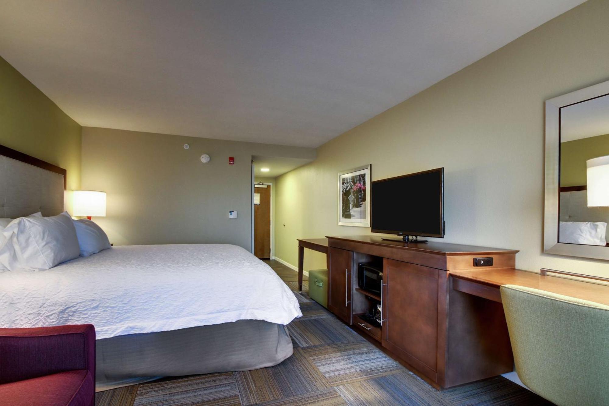 King Room with Sofa Bed - Non-Smoking