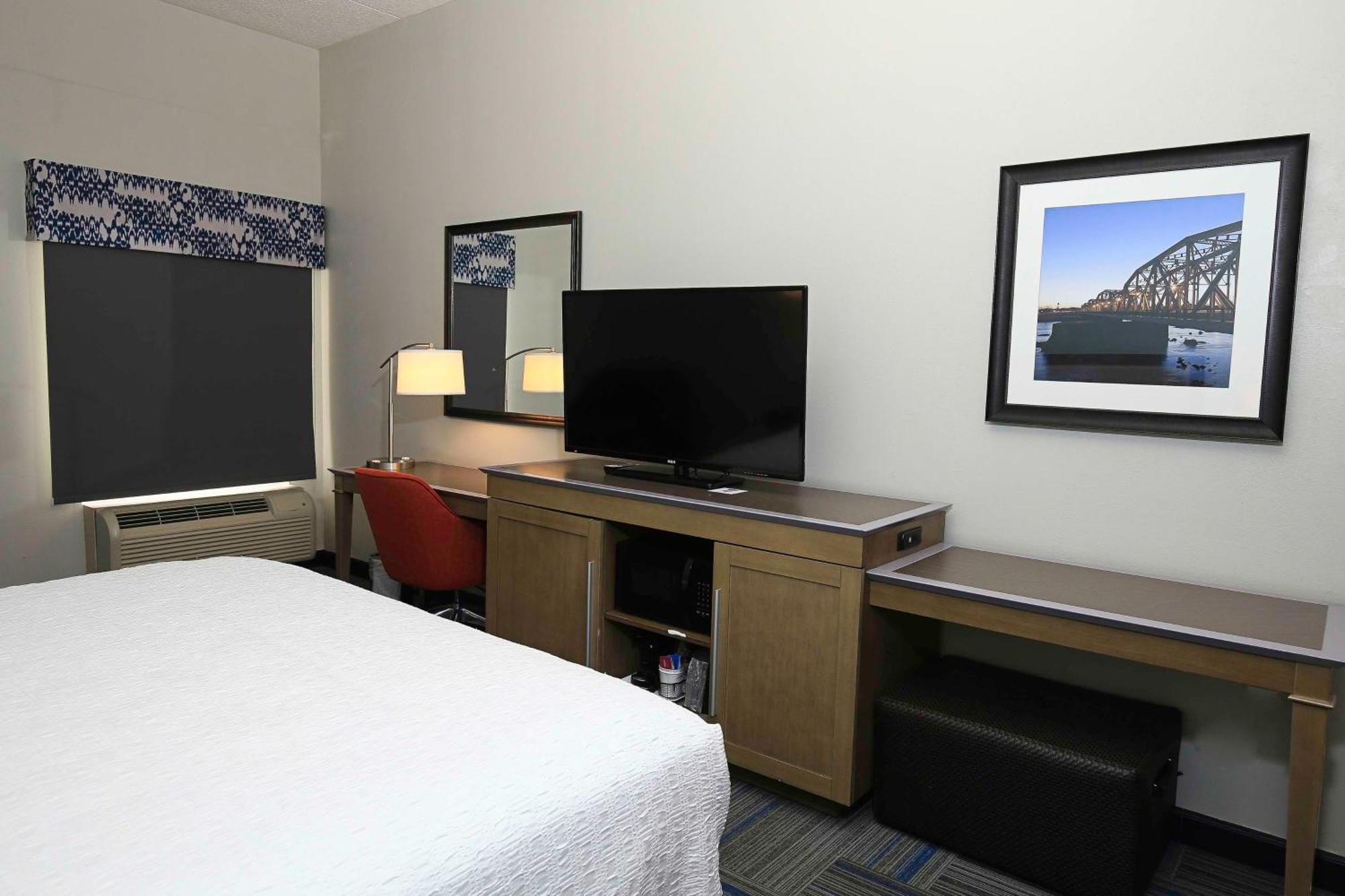 King Room with King Bed - Non-Smoking