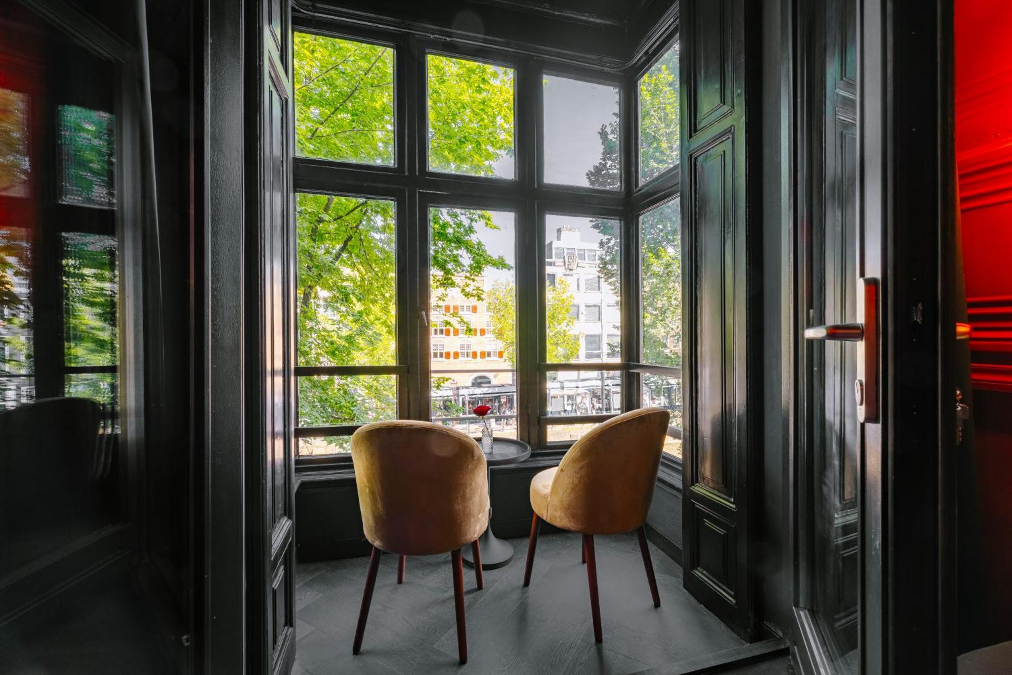 Bar Rouge Suite