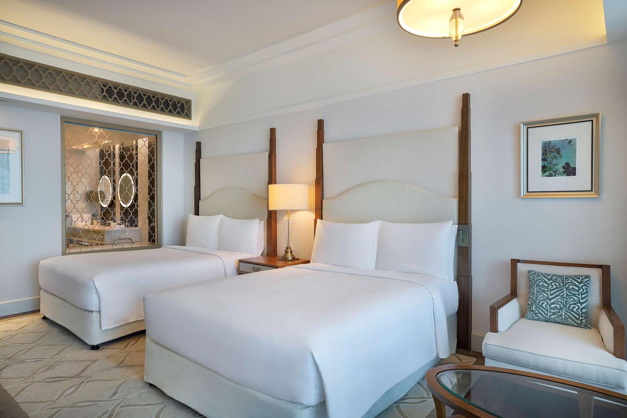 Club Queen Room Two Queen Beds Sea View,1547854375:JPEG