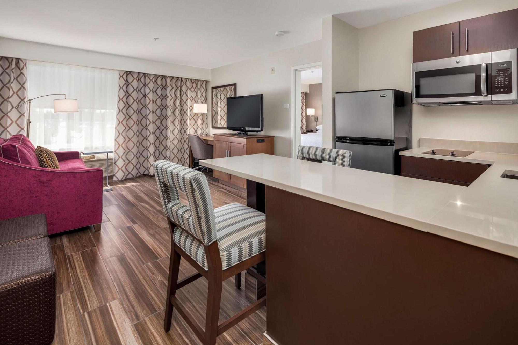 One-Bedroom King Suite - Non-Smoking