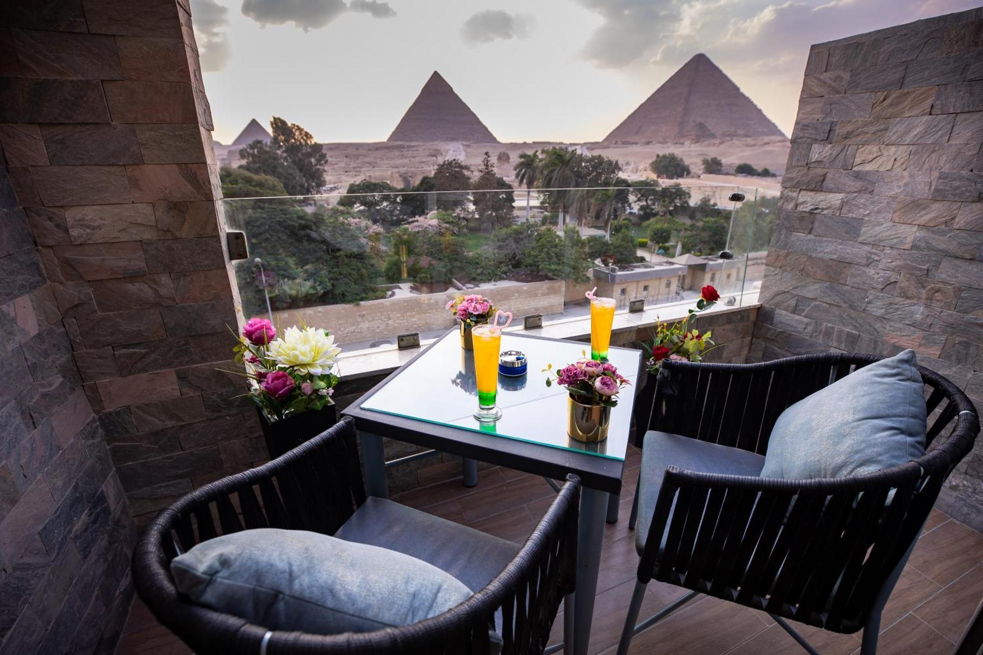 Chambre Double ou Lits Jumeaux Deluxe avec Balcon - Vue sur Pyramides