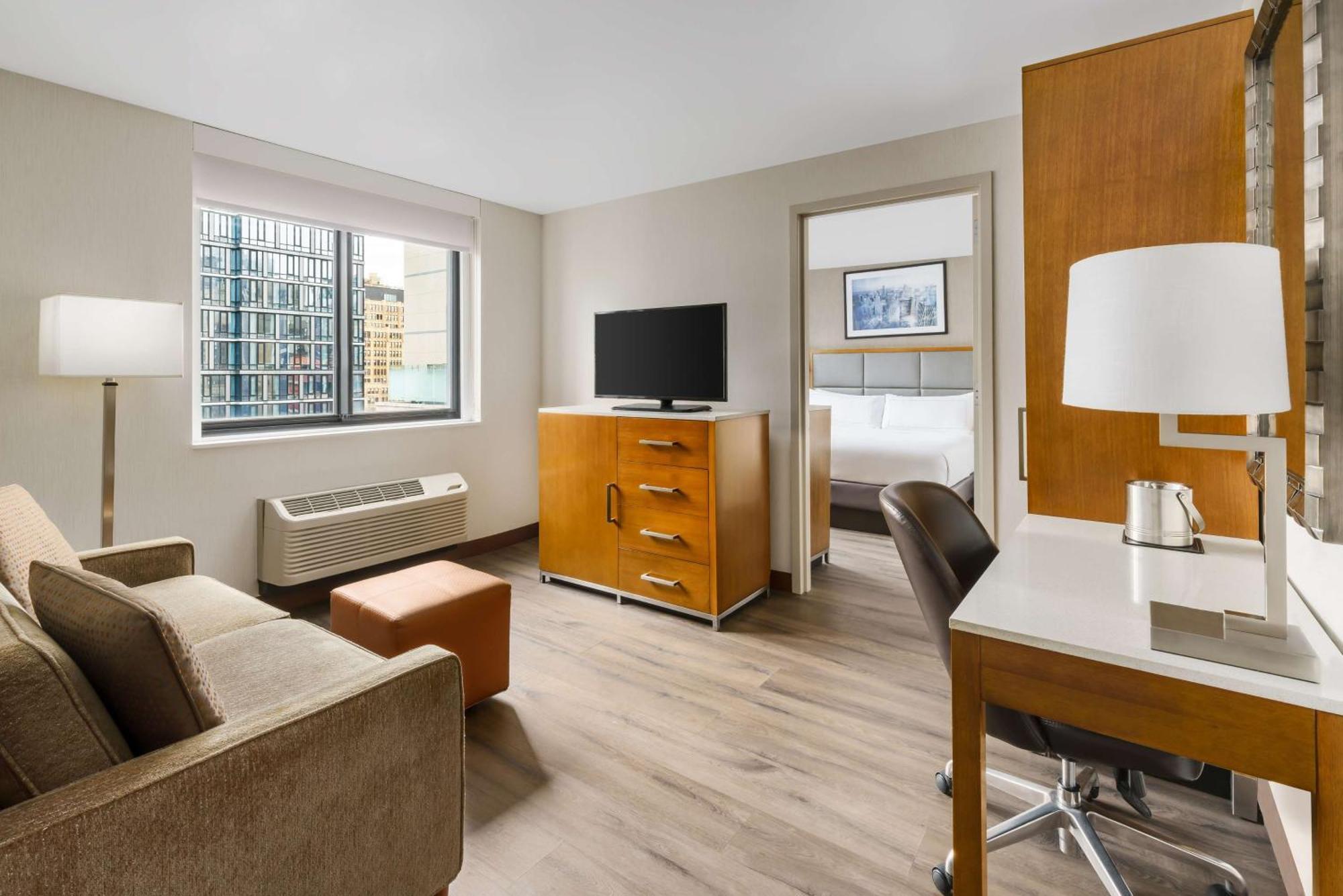 One-Bedroom King Suite with Sofa Bed - Non-Smoking,1548798919:JPEG