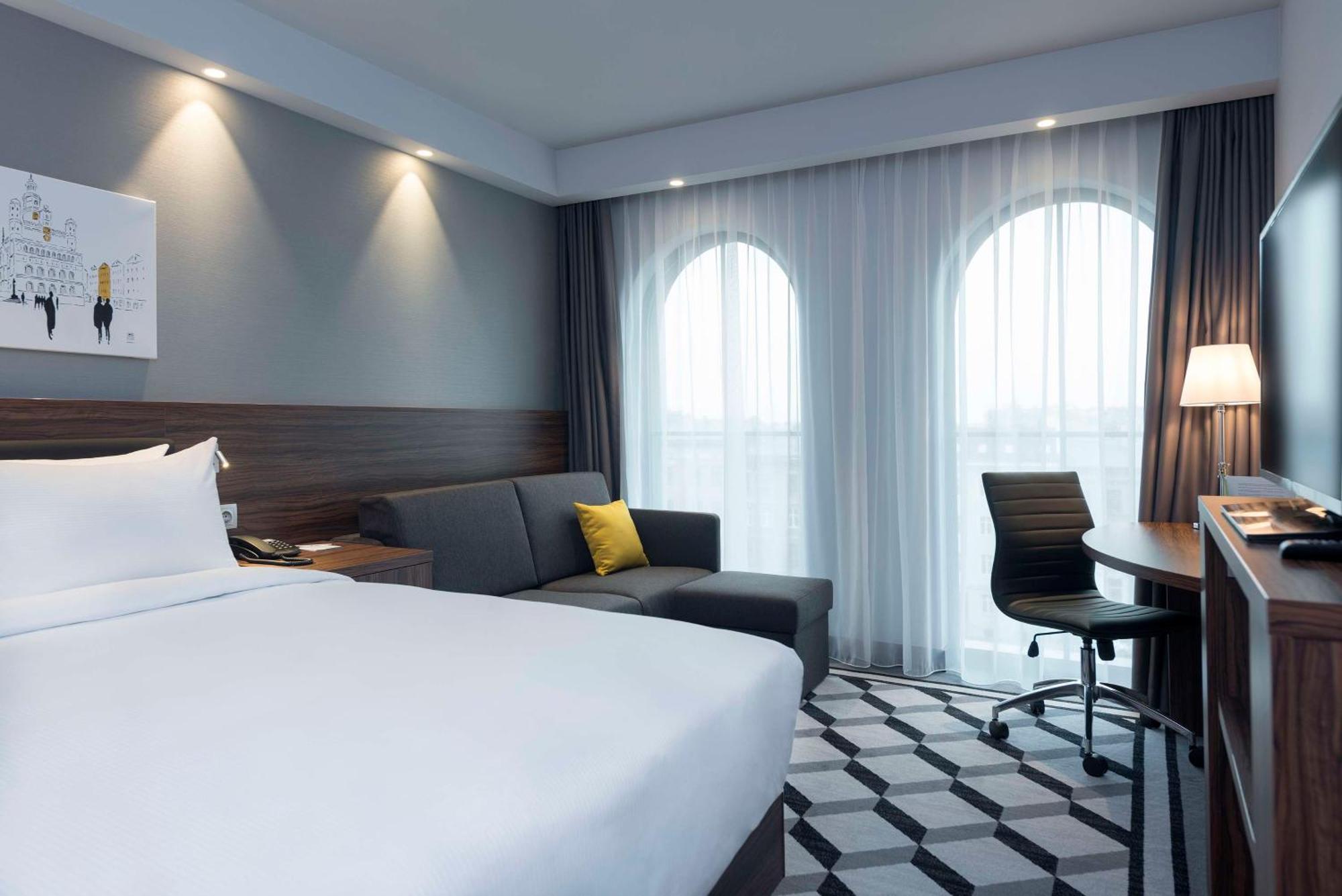 Zimmer mit Queensize-Bett, Schlafsofa und Aussicht