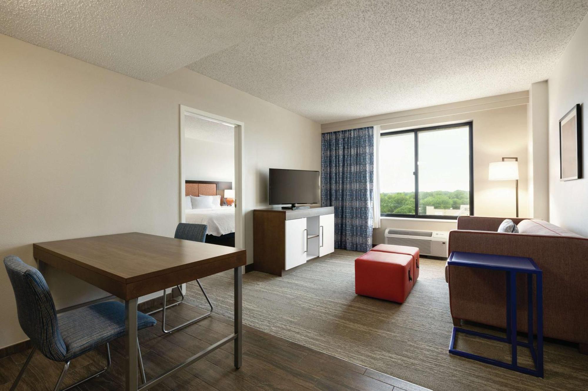 One-Bedroom King Suite - Non-Smoking