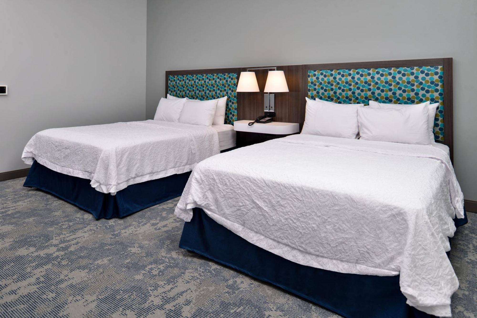 Queen Room with Bath Tub - Mobility Access/Non-Smoking