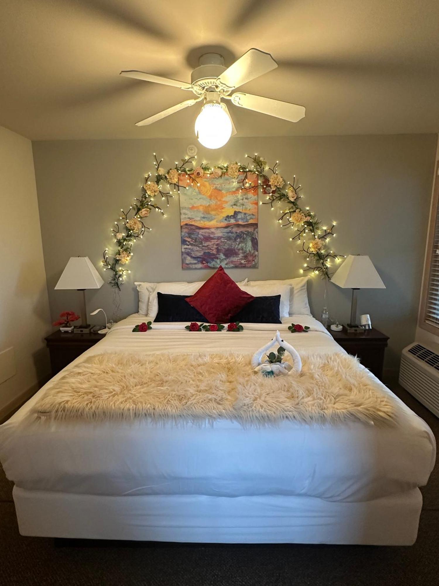 Suite with Lake View,912656101:JPEG