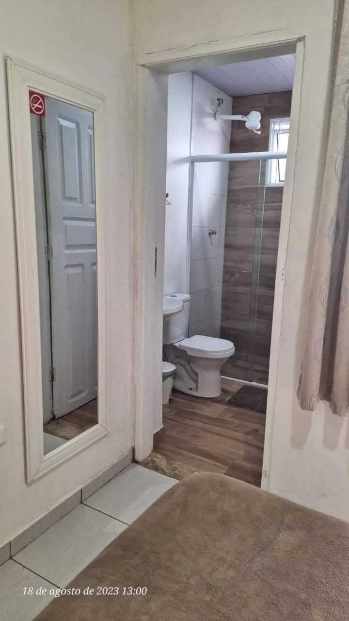 Quarto com Cama de Casal ou 2 de Solteiro e Banheiro Privativo