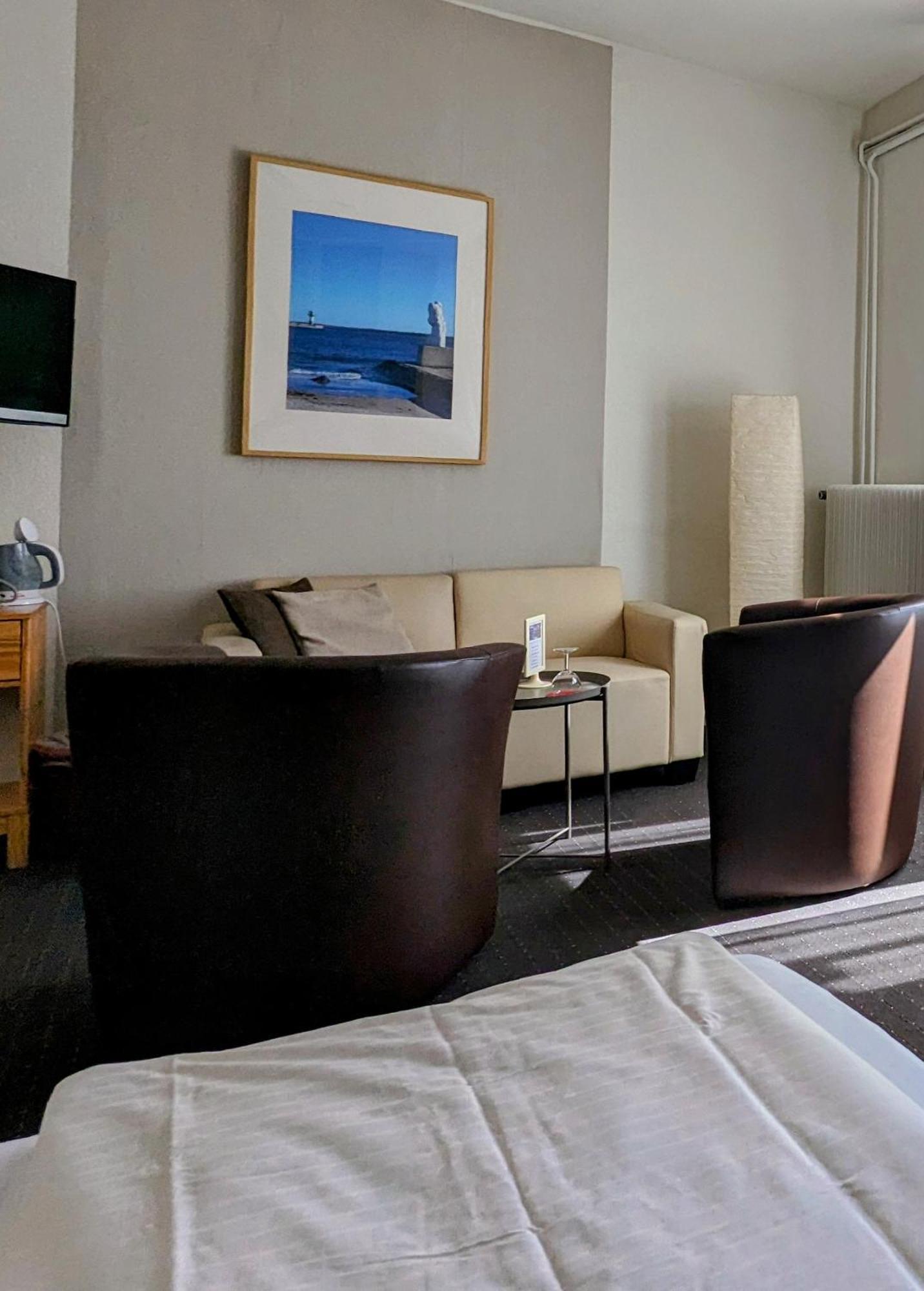 Twin Room,1550818081:JPEG