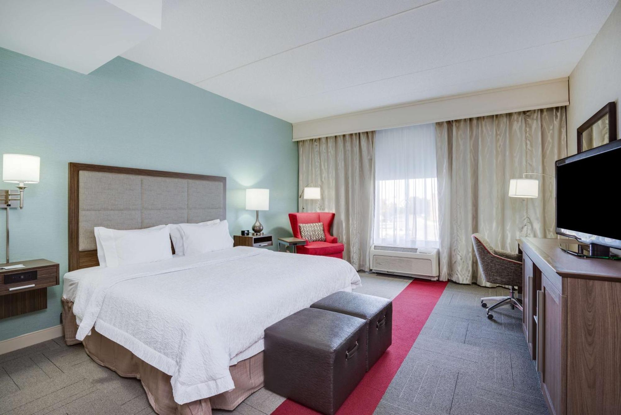 King Room with King Bed - Non-Smoking