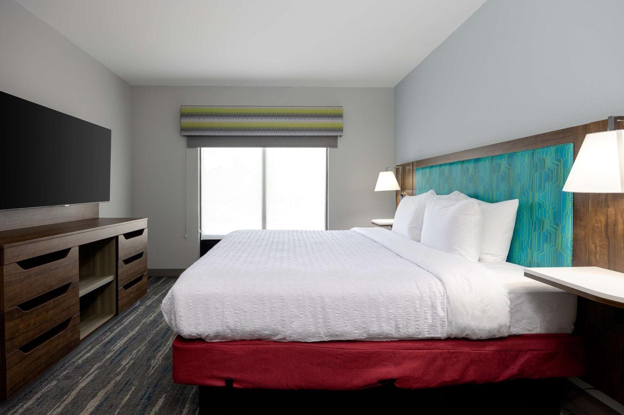 One-Bedroom King Suite - Non-Smoking