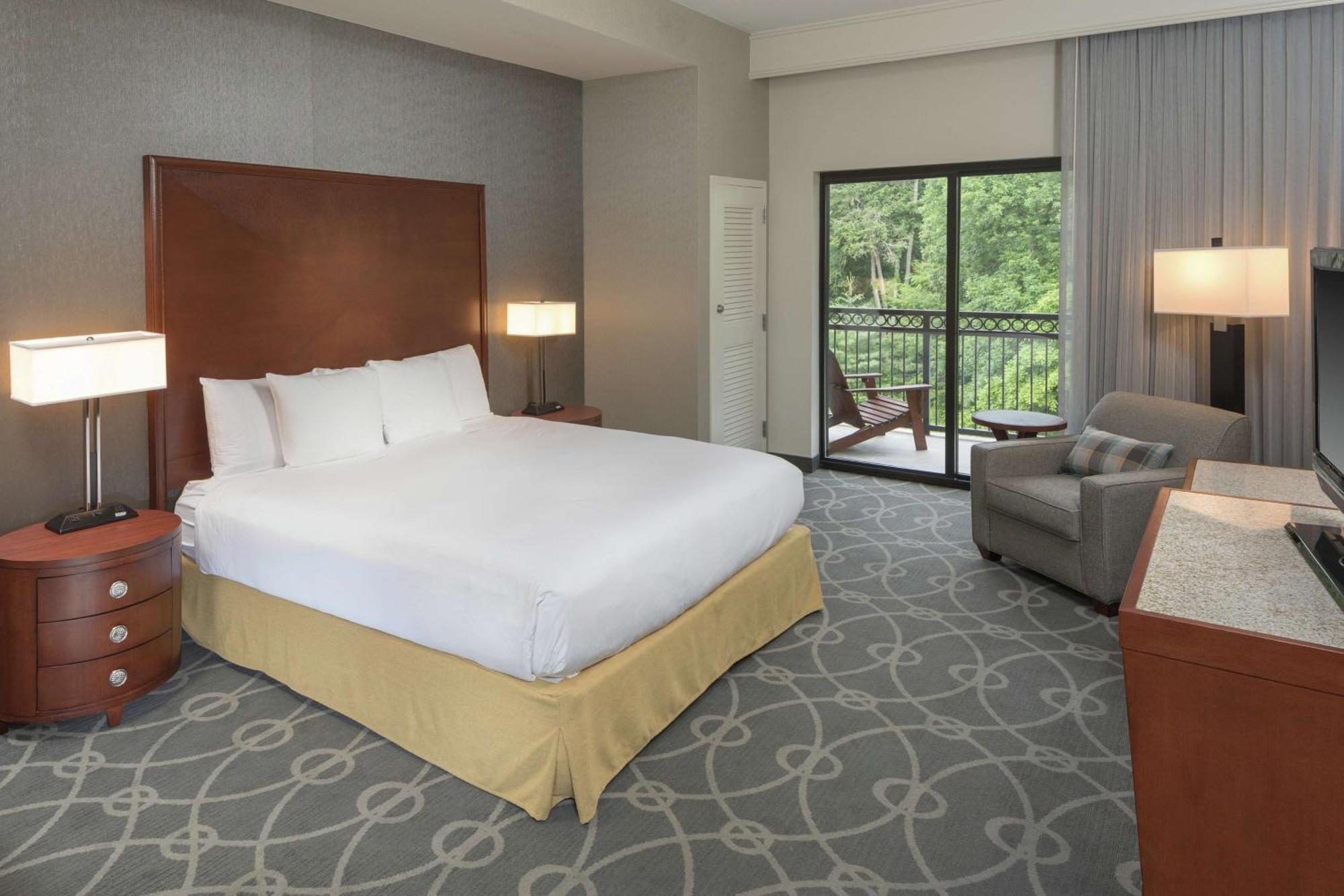 Premium King Room with Balcony - Non-Smoking,1551310606:JPEG