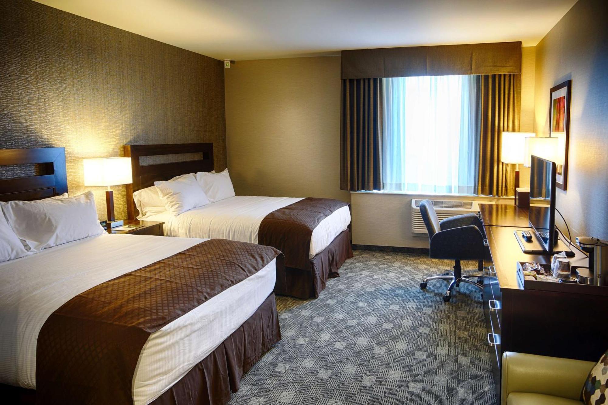 Queen Room with Two Queen Beds and River View