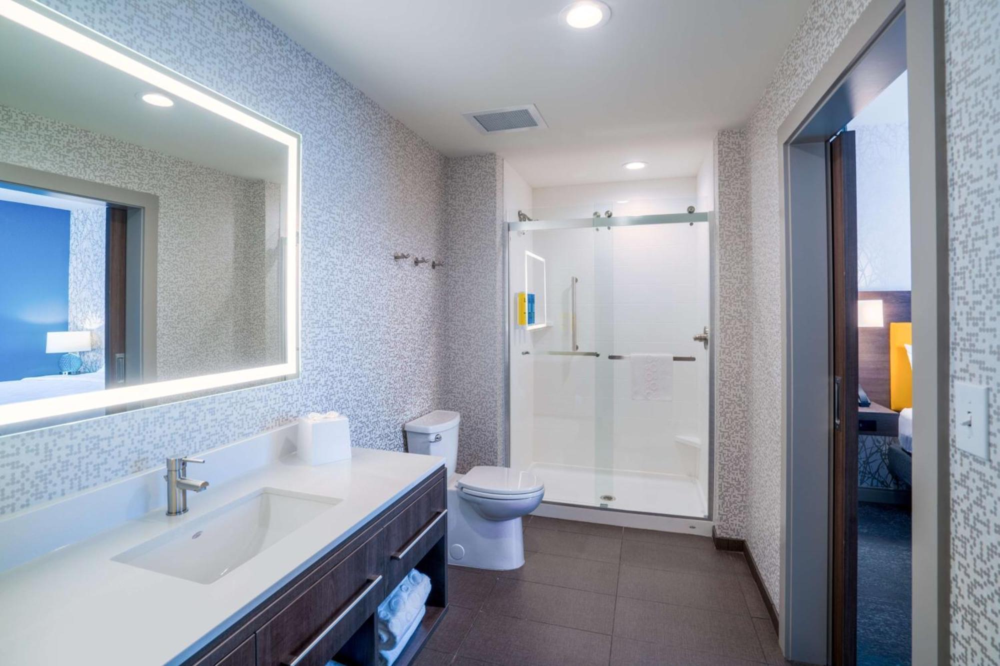 One-Bedroom King Suite - Non-Smoking