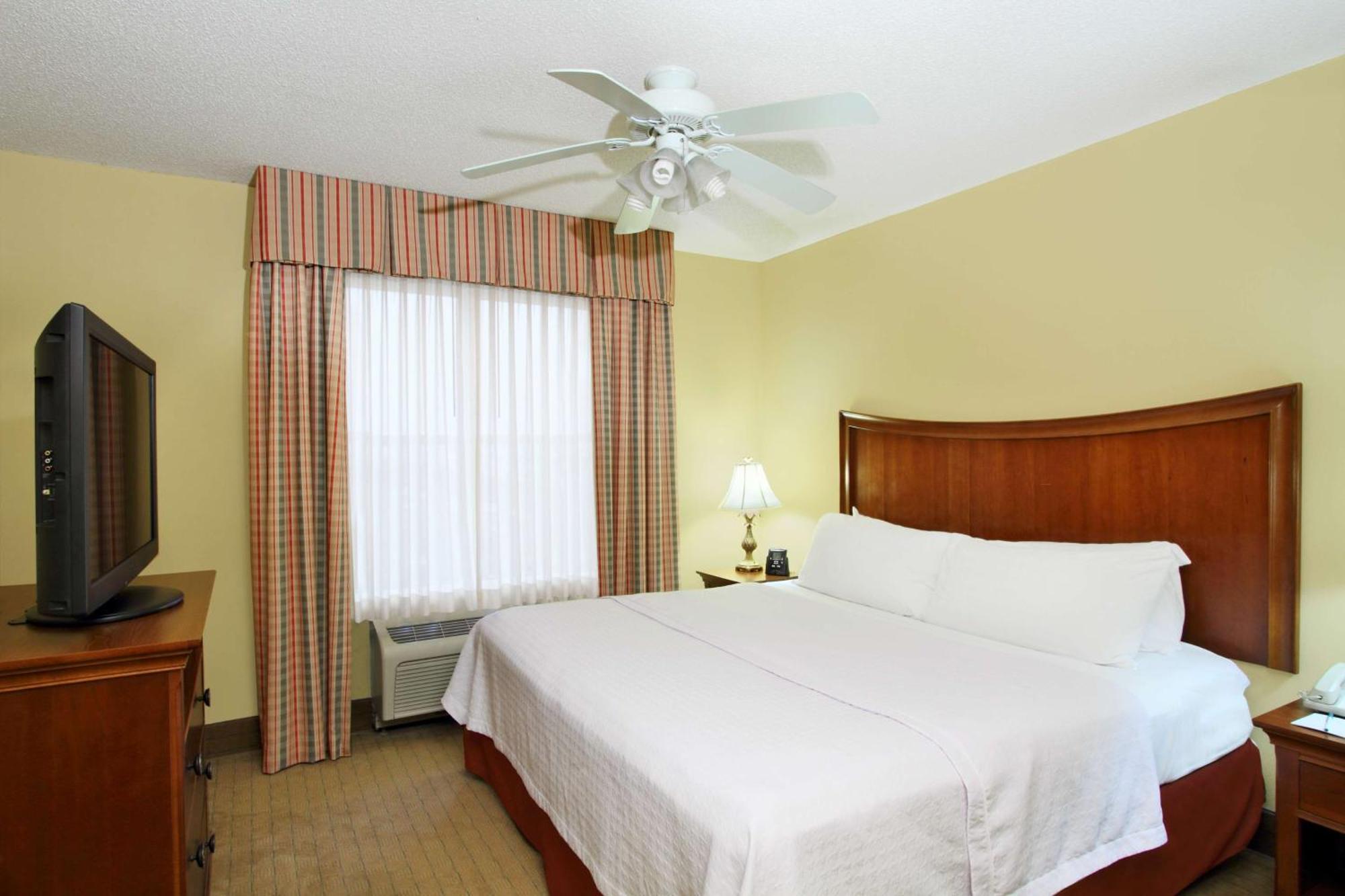 One-Bedroom King Suite - Non-Smoking