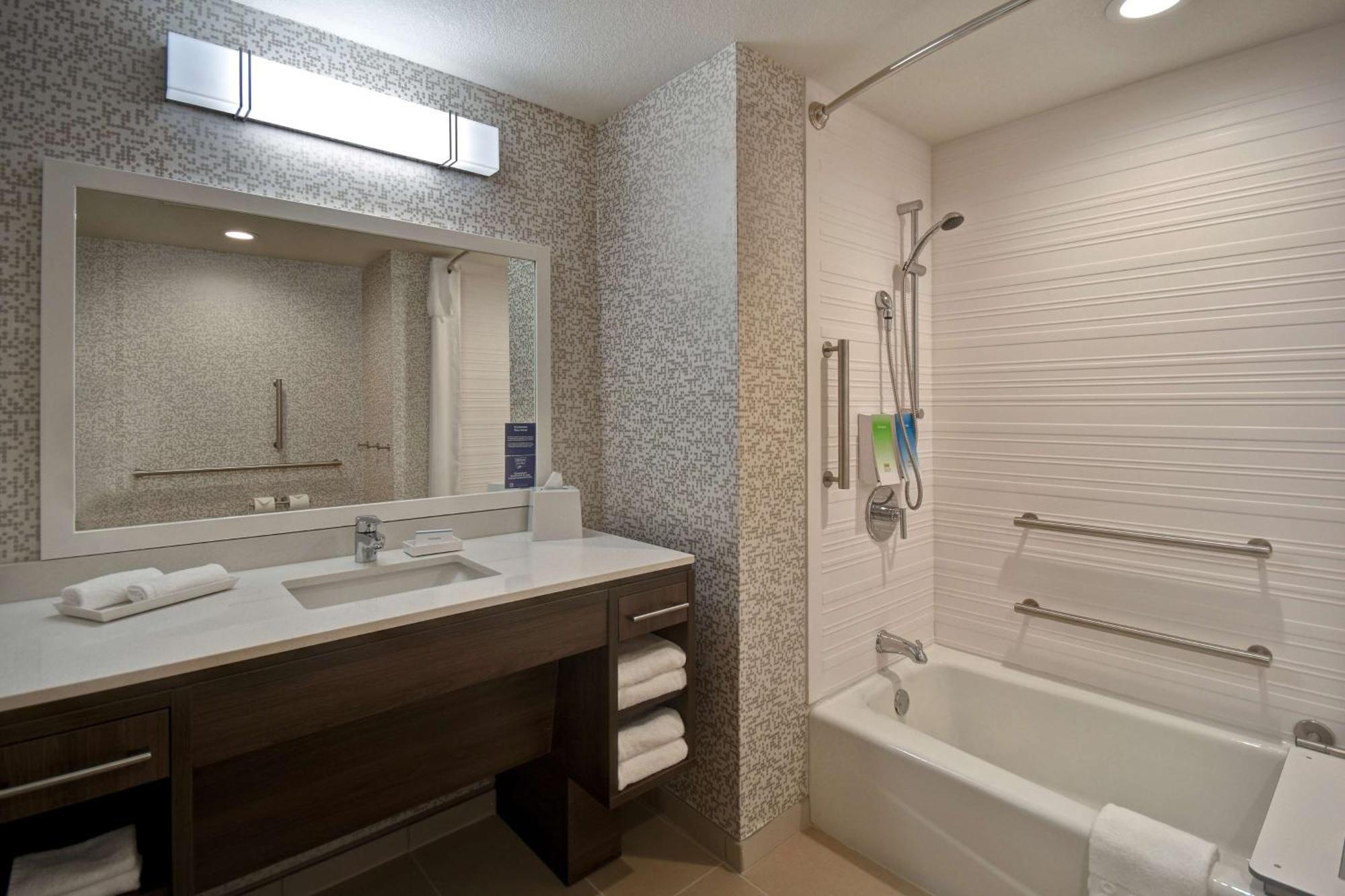 King Studio Suite - Mobility Access/Non-Smoking