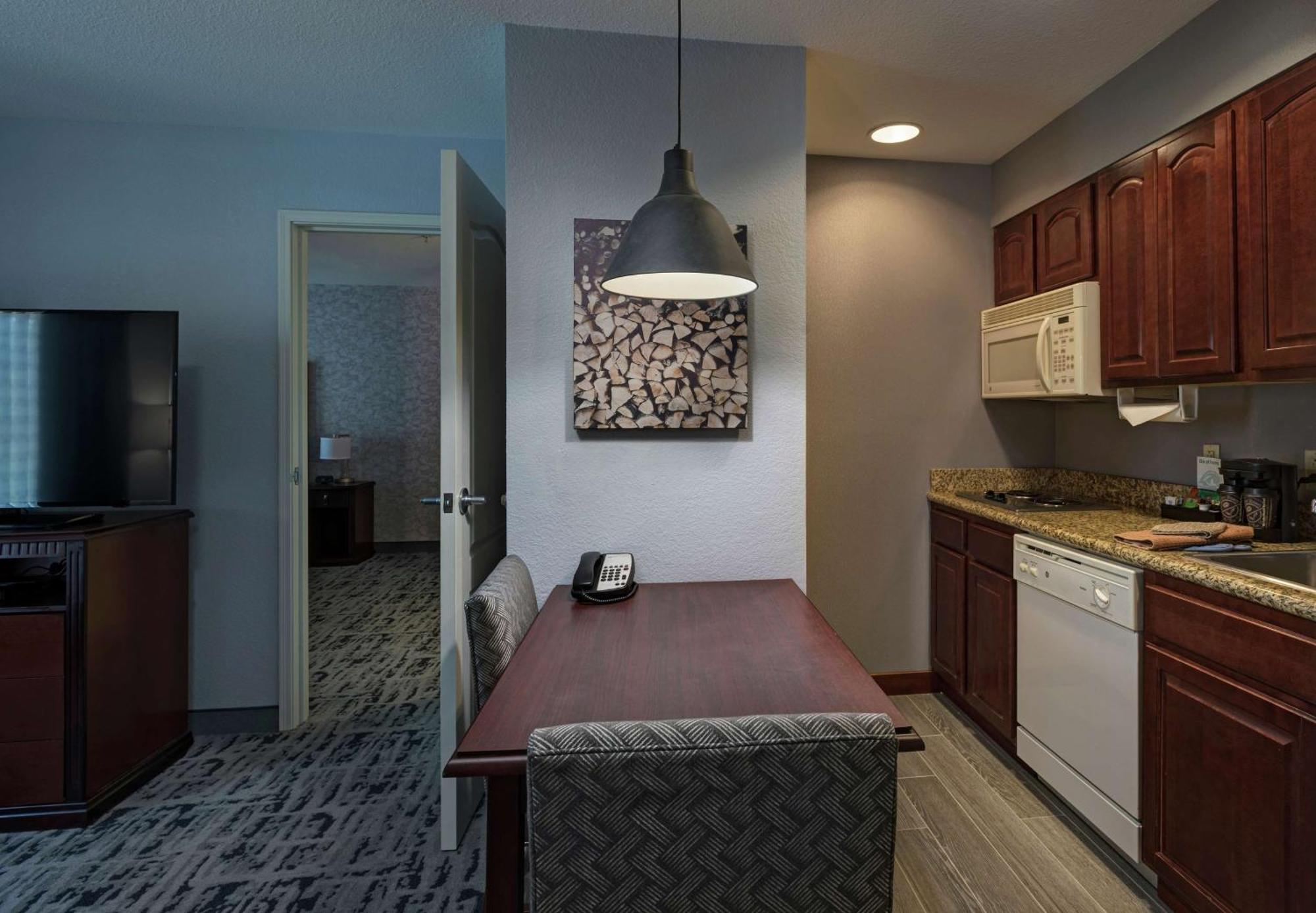 Two Bedroom Suite with One King and Two Queen Beds - Non-Smoking
