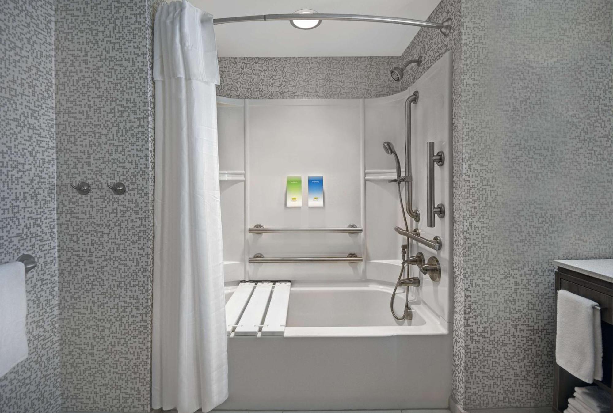One-Bedroom King Suite - Non-Smoking