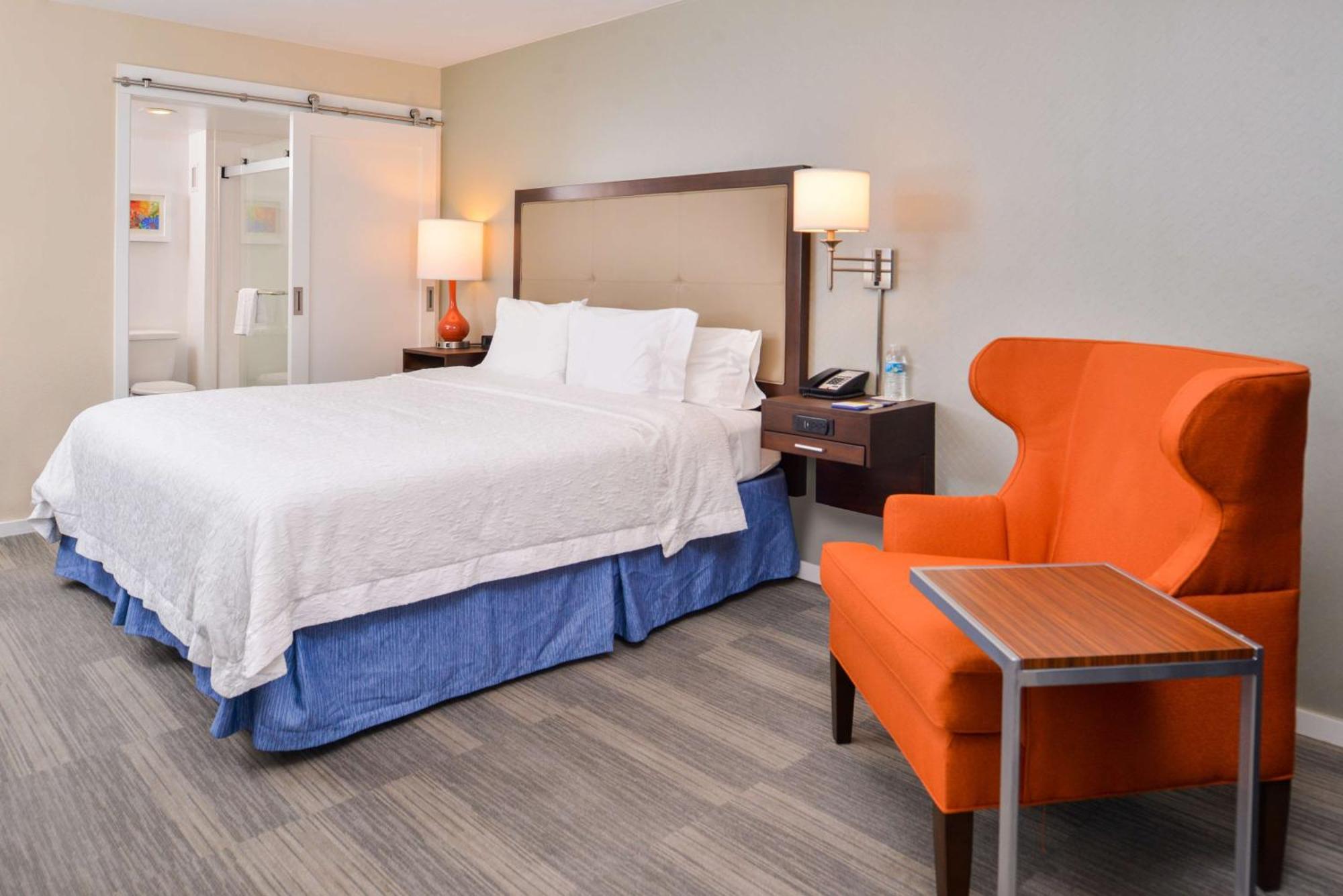 King Room with King Bed - Non-Smoking