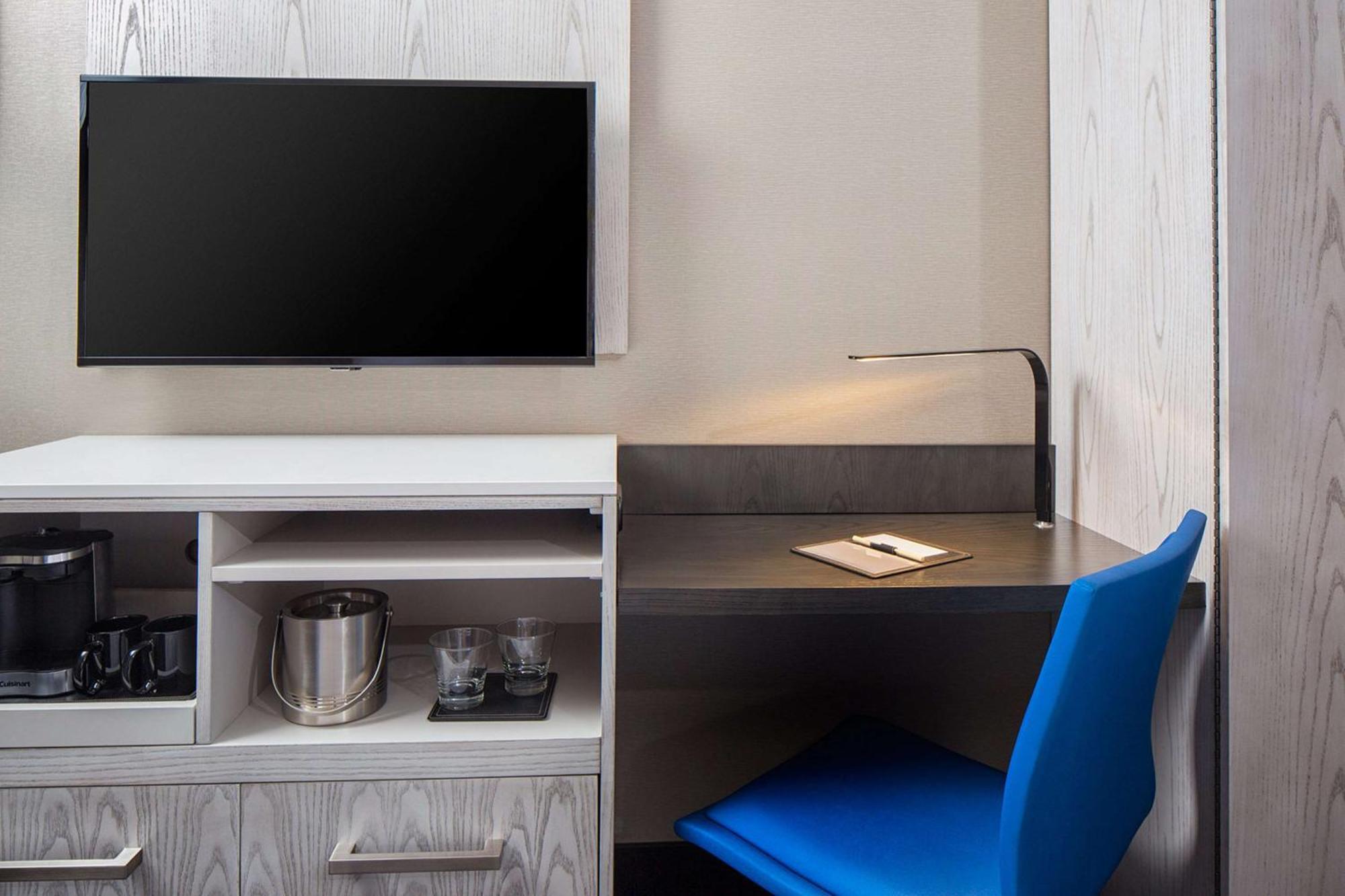 Quarto com 1 Cama King-Size - Acessível a Pessoas com Audição Condicionada
