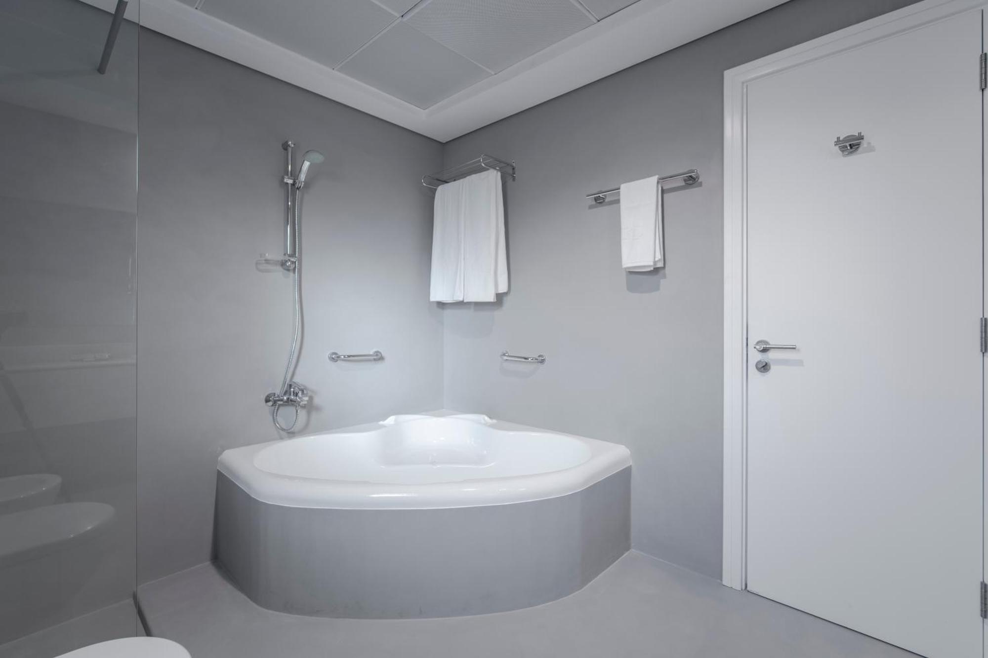 Premium Two-Bedroom Apartment Balcony,1551565192:JPEG