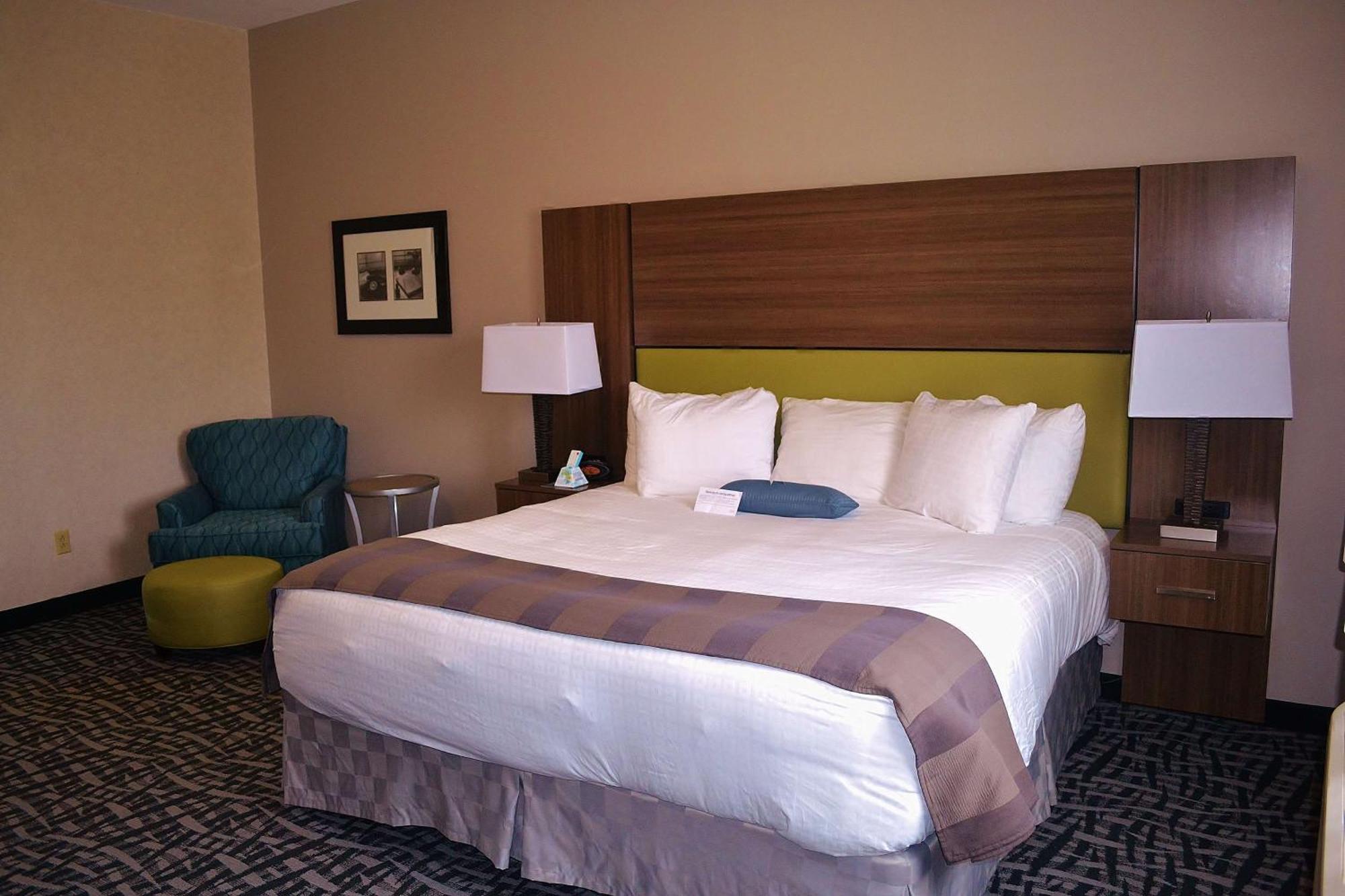 King Room - Mobility Accessible with Bathtub