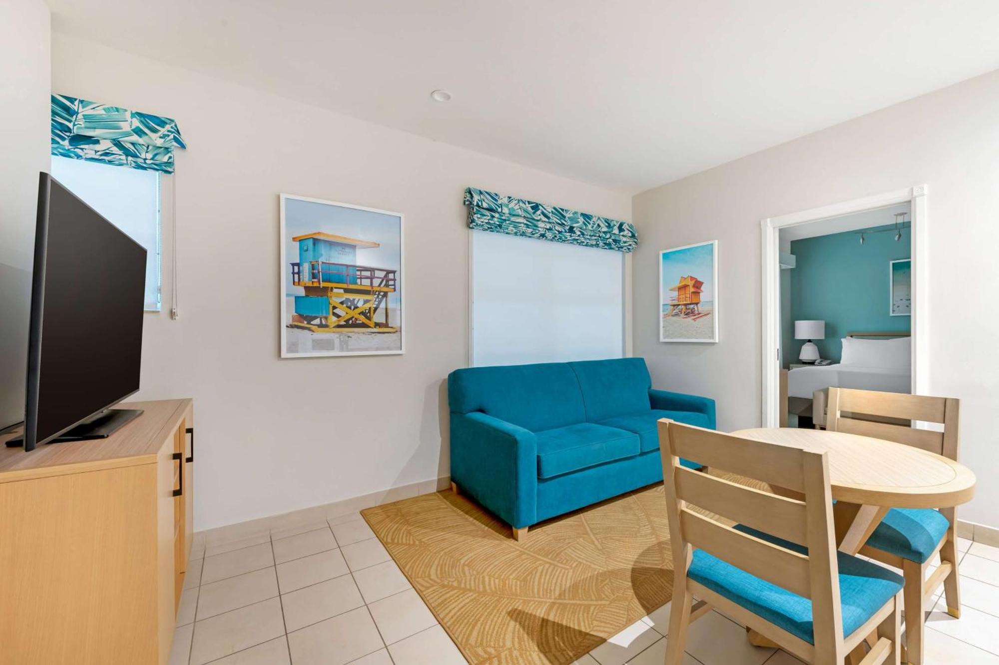 Two Bedroom Suite Two King Beds Sofabed,1709887225:JPEG