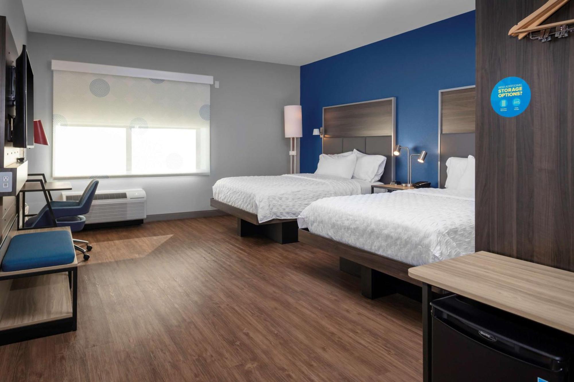 Queen Room with Two Queen Beds - Hearing Access