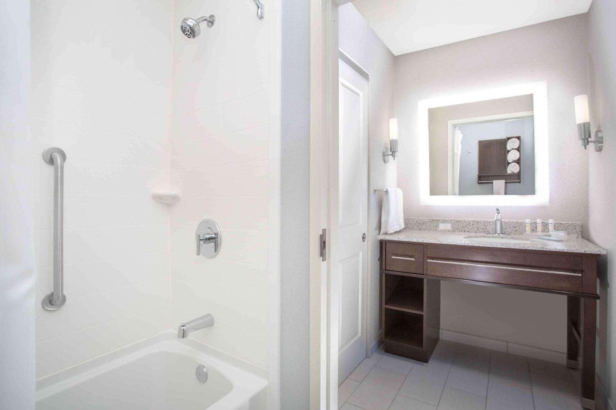 Suite met 1 Slaapkamer en 2 Queensize Bedden - Rookvrij
