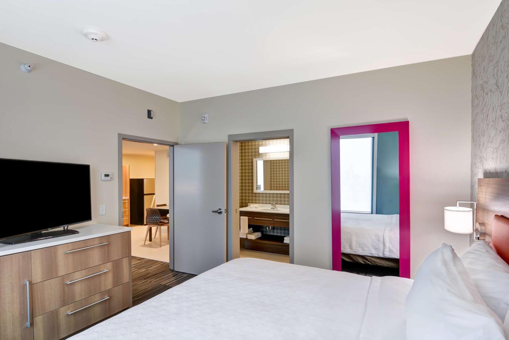 One-Bedroom King Suite - Non-Smoking