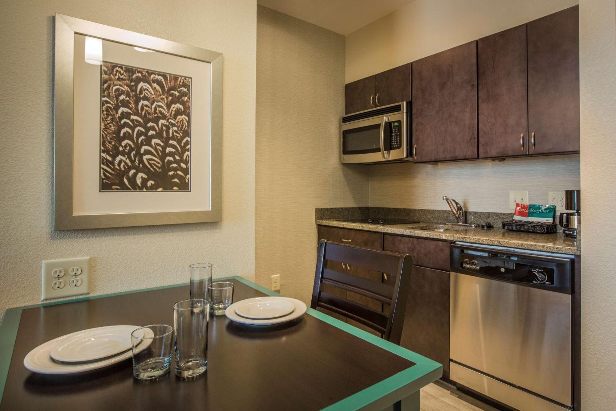 One-Bedroom King Suite - Non-Smoking