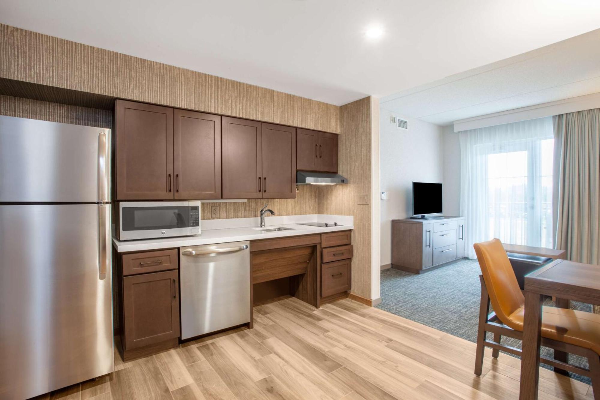 King Suite with Balcony - Non-Smoking